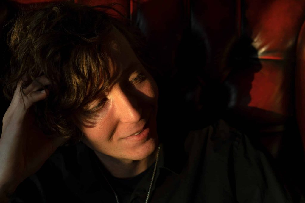 Arthur Fashion photoshoot / à l'intérieur gros plan / à Toulouse