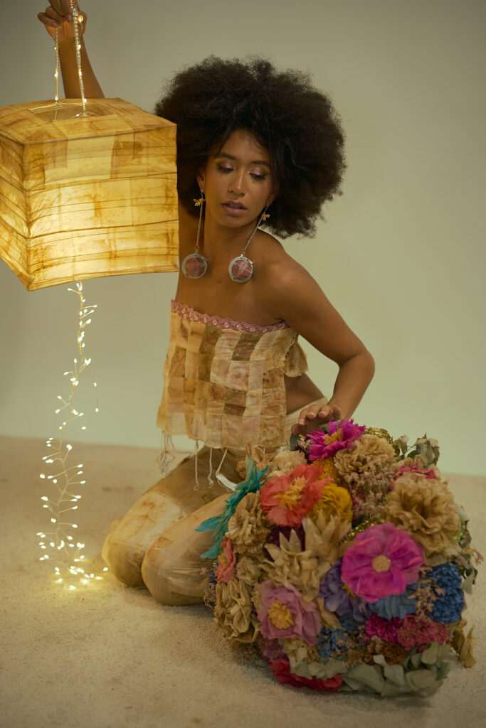 Leïja Fashion photo shoot plan large assis / au studio Factory 5.42 sur Toulouse